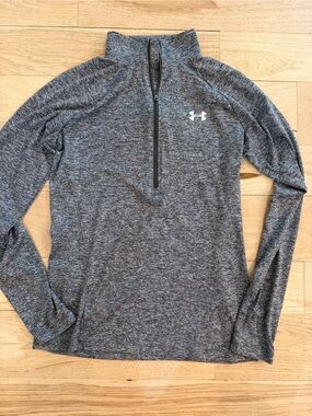 Under armour women’s size small quarter zip
